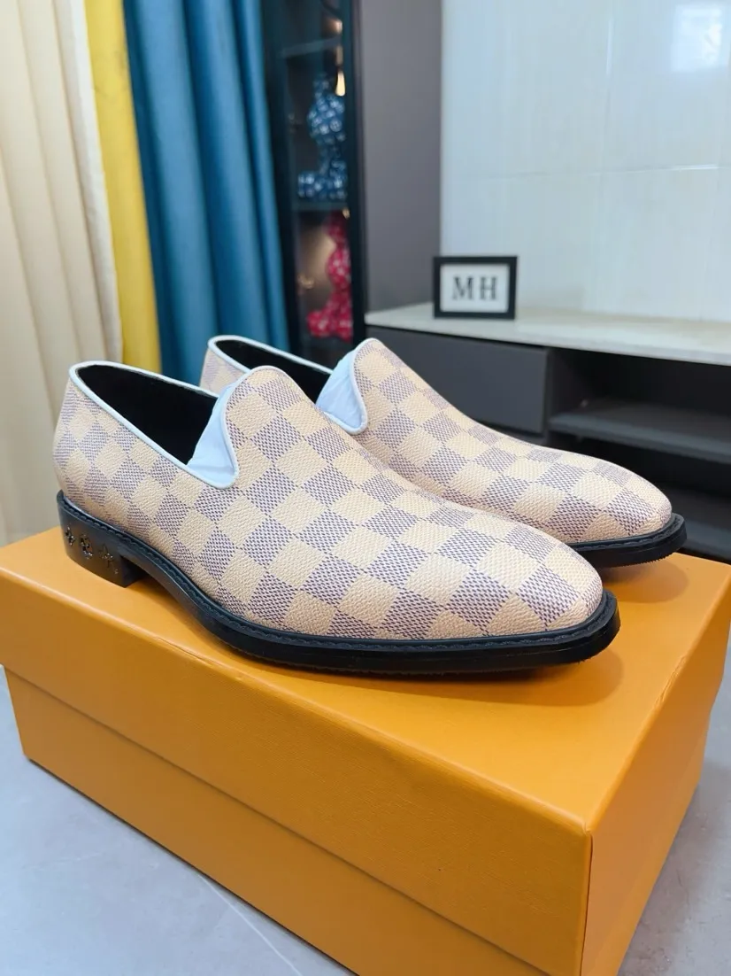 Ex-factory price 720🌹🌹High version [LV] Louis Vuitton's popular casual leather shoes🎖Fashionable and elegant🎖🎖Material: Original imported open-edge beaded cowhide, washed cowhide leather lining, original open-molded rubber outsole, high-end and classy, ​​elegant quality, instantly transforming into a handsome man ❤❤Standard\nNumber: 38-44
